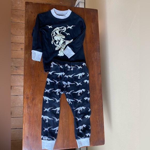 2t Dinosaur pajamas lot, various brands (see photos) - Picture 3 of 9